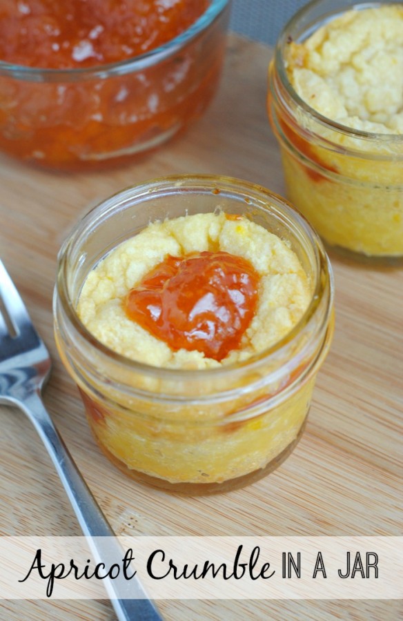 Apricot crumble in a jar recipe www.therebelchick.com