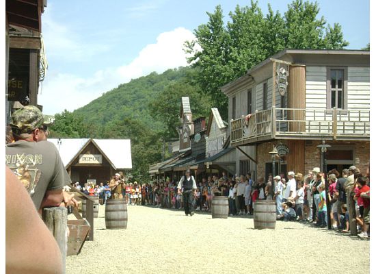 ghost town wild west show, kid friendly places in Western North Carolina
