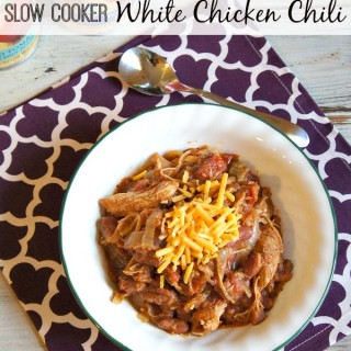 Slow Cooker White Chicken Chili #cansgetyoucooking