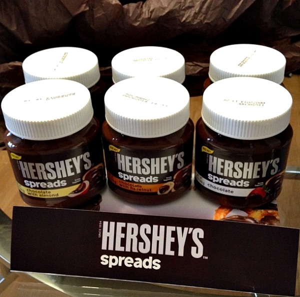 Hershey's Spreads Chocolate Dip #HersheysHeroes #SpreadPossibilities