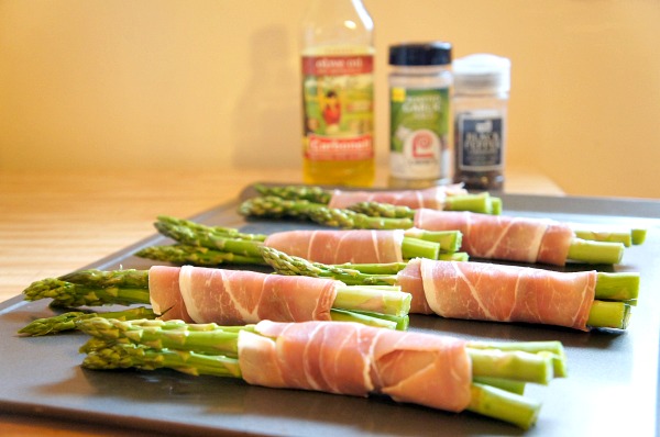 Prosciutto Wrapped Asparagus #DareToCarbonell