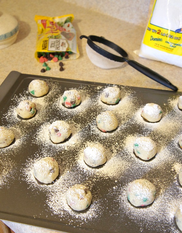 Easy Christmas Snowball Cookies Recipe from TheRebelChick.com