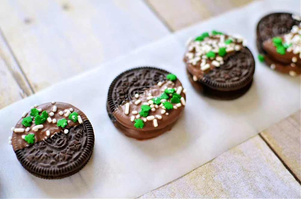Saint Patrick's Day Dipped Oreo Cookies