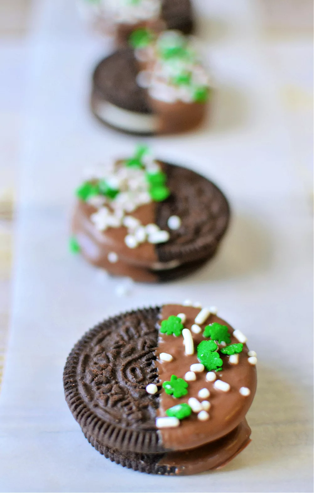 Saint Patrick's Day Dipped Oreo Cookies