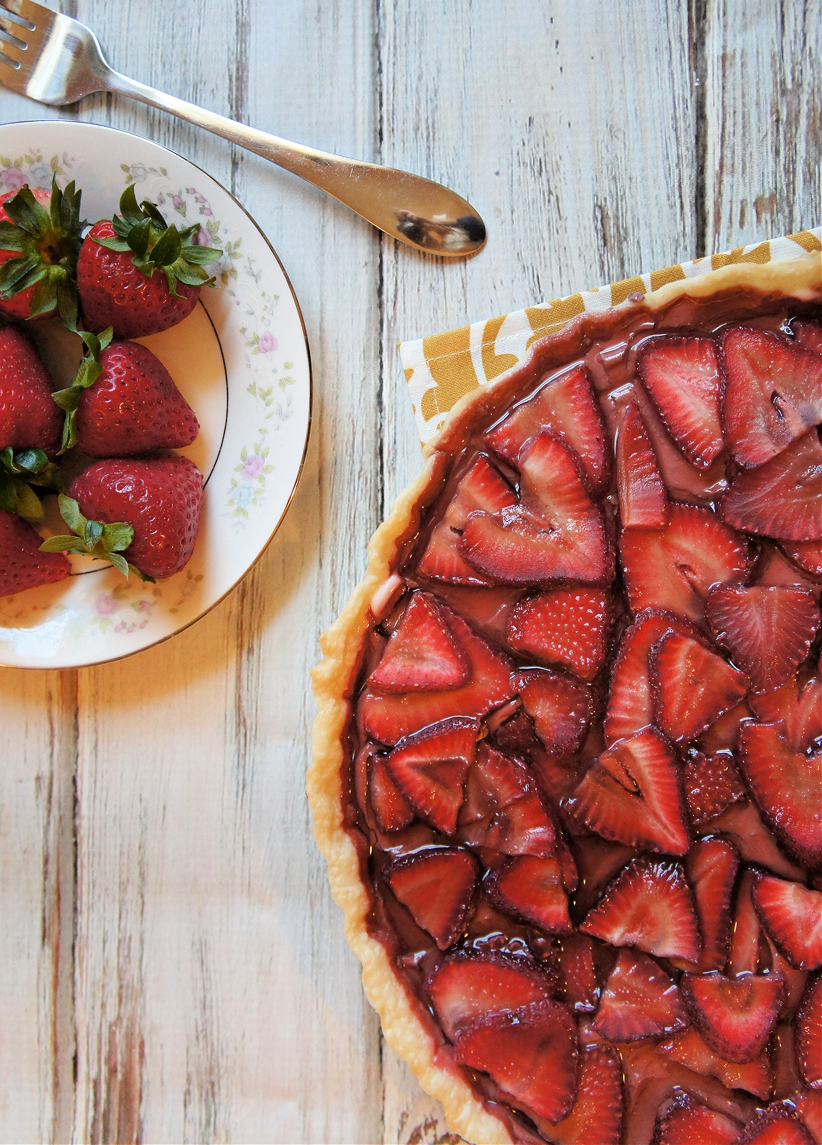 tart layered with strawberries