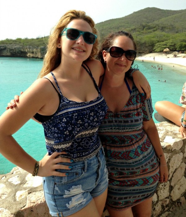 Angeline and Jenn in Curacao #alamodrivehappy
