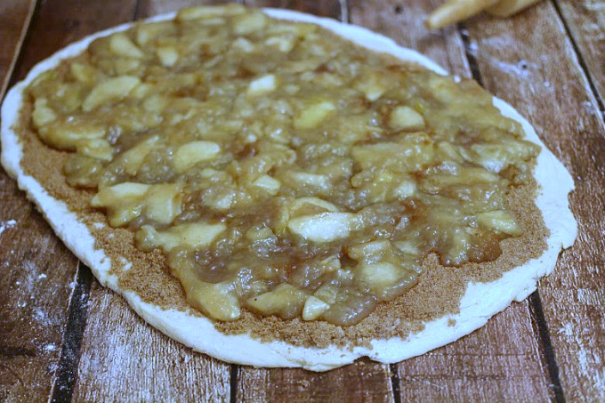 Apple Pie Cinnamon Rolls Recipe 3