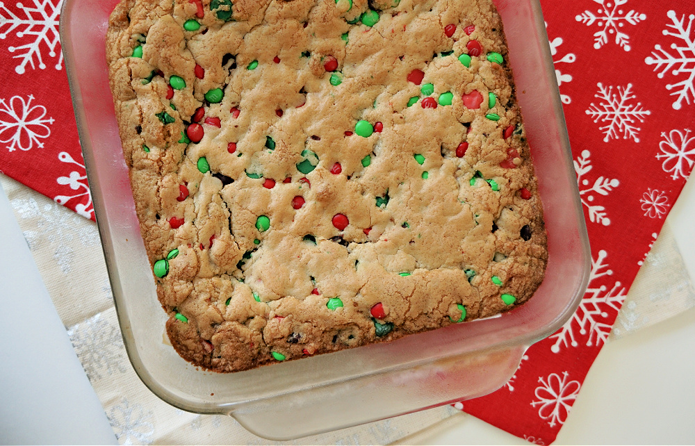 M&Ms Christmas Cookie Bars Recipe