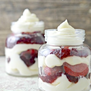 Mini Strawberry Cheesecake Parfaits Recipe