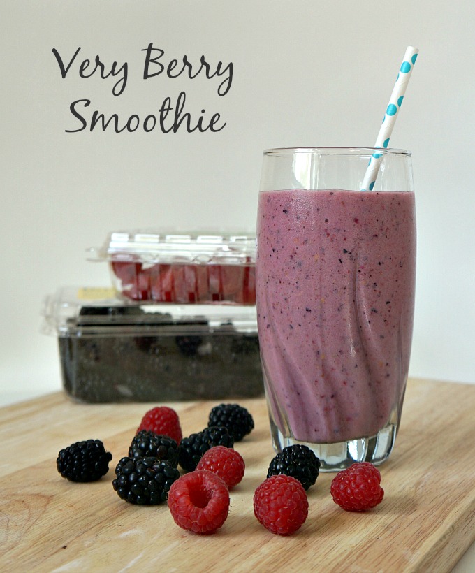 Very Berry Smoothie Recipe - Weight Watchers breakfast smoothie with 2 PointsPlus when using fat-free milk!