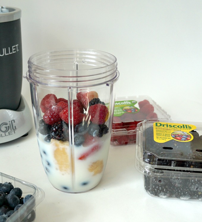 Very Berry Smoothie Recipe - Weight Watchers breakfast smoothie with 2 PointsPlus when using fat-free milk!