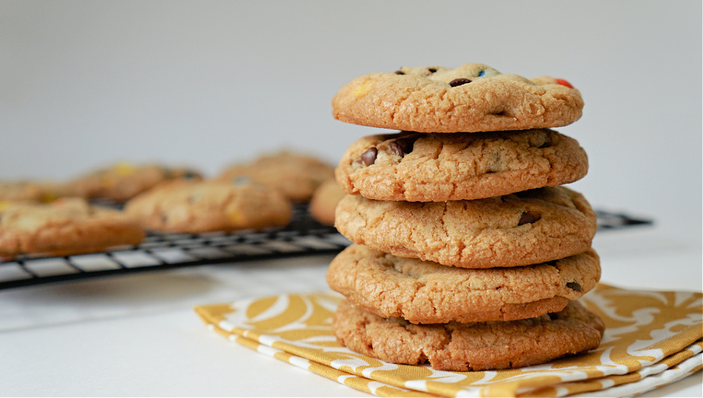 golden brown cookies with chocolate chips and M&Ms candies
