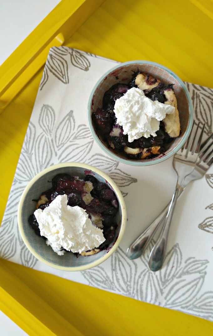Simple Summer Berry Cobbler Recipe #SplendaSweeties #SweetSwaps