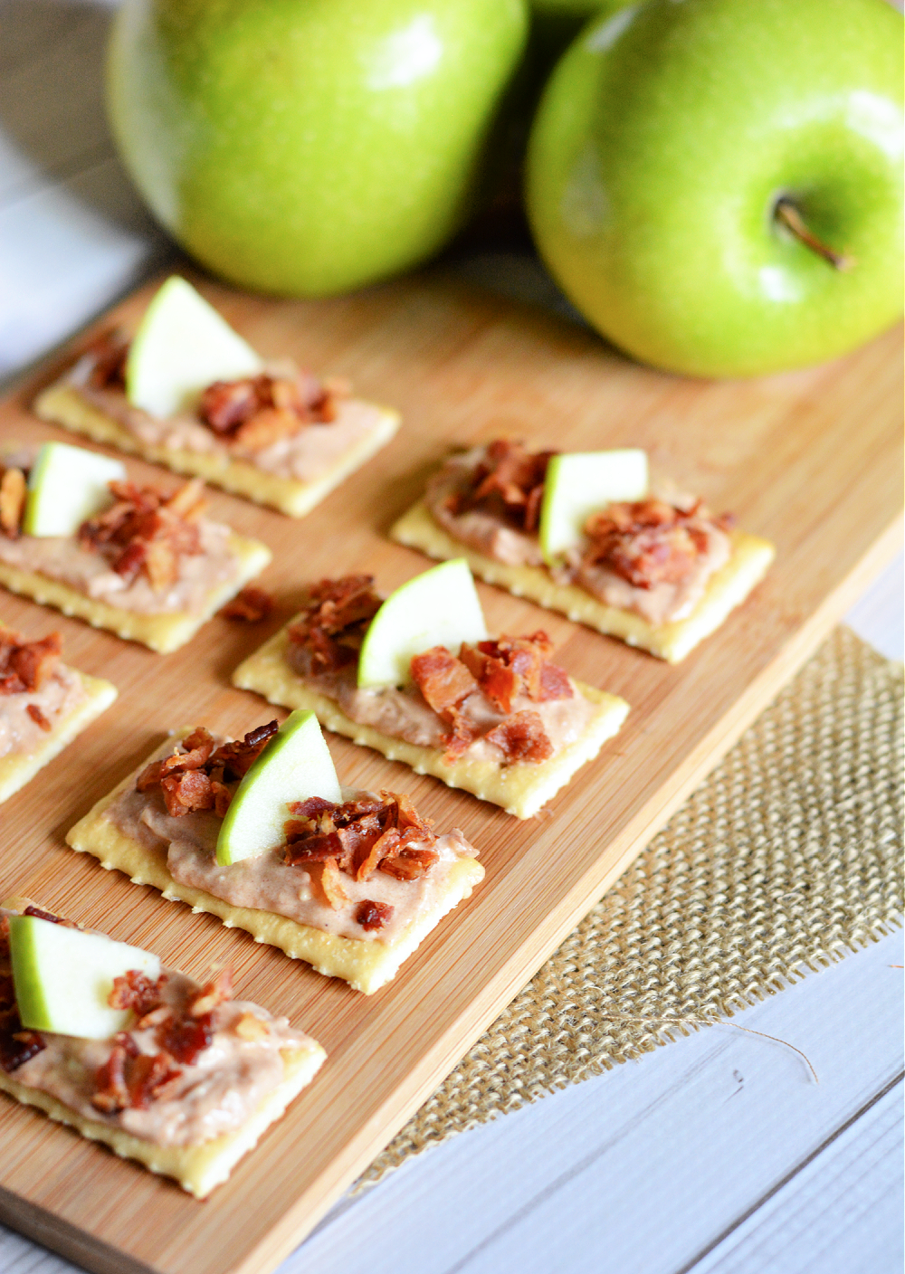 Bacon Apple Cheese snacks on crackers