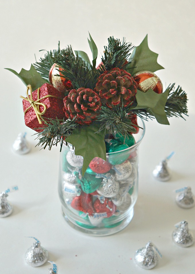 Merry Kisses Holiday Centerpiece Craft #NewTraditions
