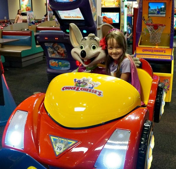 Kid's Parties Made Easy: The Chuck E. Cheese Birthday Party - The Rebel ...