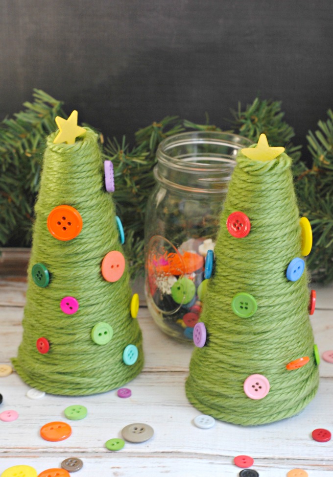 Green Yarn & Button Christmas Tree 4