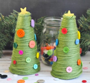 Green Yarn & Button Christmas Tree