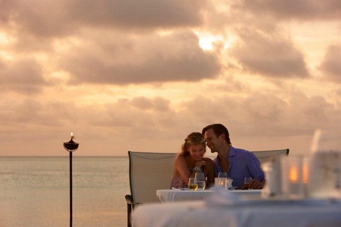 Aruba Marriott Resort & Stellaris Casino_Couple at Atardi