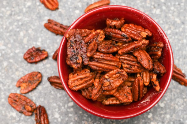 Sweet and Sriracha Pecans are good Snacks for Poker Night