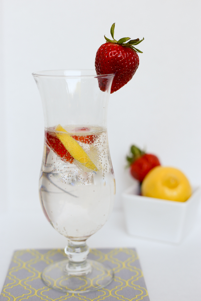 Fizzy Strawberry Infused Lemonade Recipe #SweetSwaps #SplendaSweeties