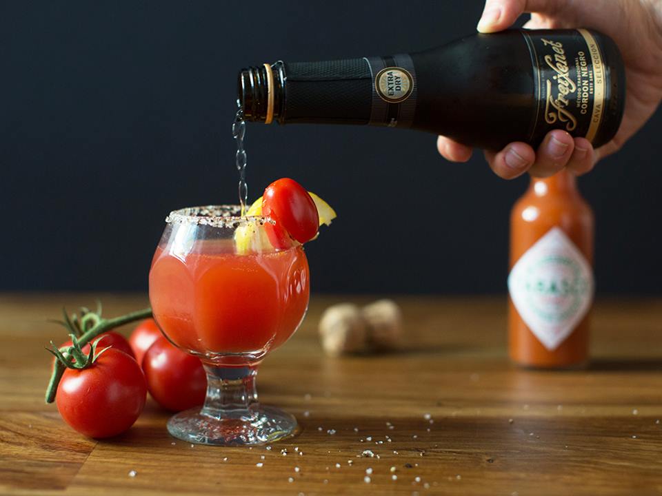 4 Sparkling Summer Cocktail Recipes Made with Cava