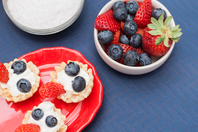 No Bake Red, White and Blueberry Tartlet Recipe #SweetSwaps #SplendaSweeties #MadeInAmerica