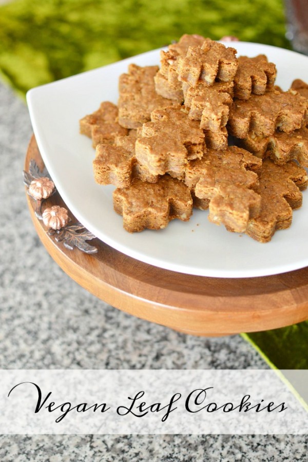 the-bake-more-monogrammed-floral-leaf-flourish-cookies