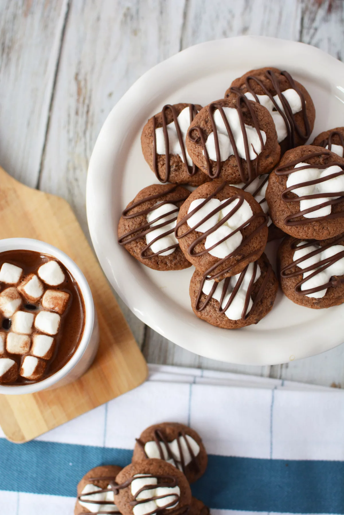 3-Ingredient Slow Cooker Hot Chocolate Recipe - Happy Foods Tube