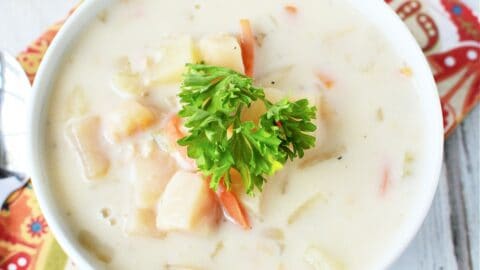 Slow-Cooker-Clam-Chowder-