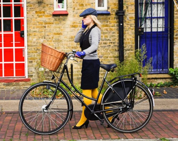 Know The Key Differences Between Hybrid And Dutch Bikes