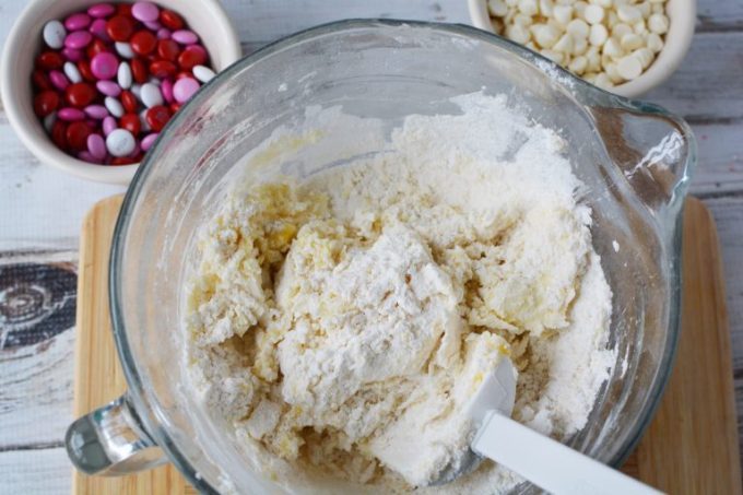 An Easy Valentine Cookie Bars Recipe