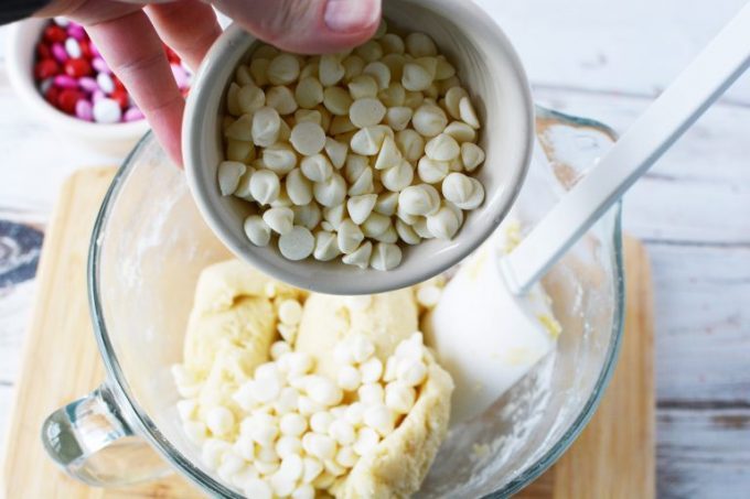 An Easy Valentine Cookie Bars Recipe