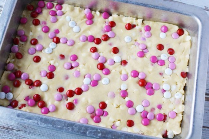 An Easy Valentine Cookie Bars Recipe