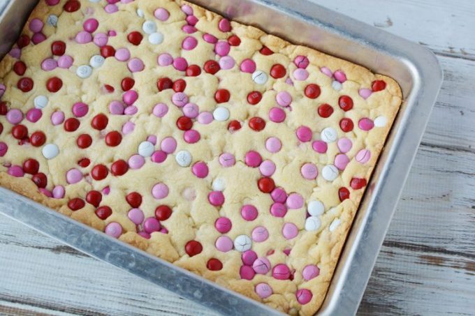 An Easy Valentine Cookie Bars Recipe