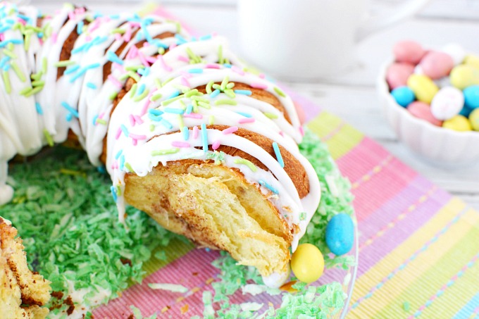 A Cinnamon Roll Bundt Cake Recipe for Easter
