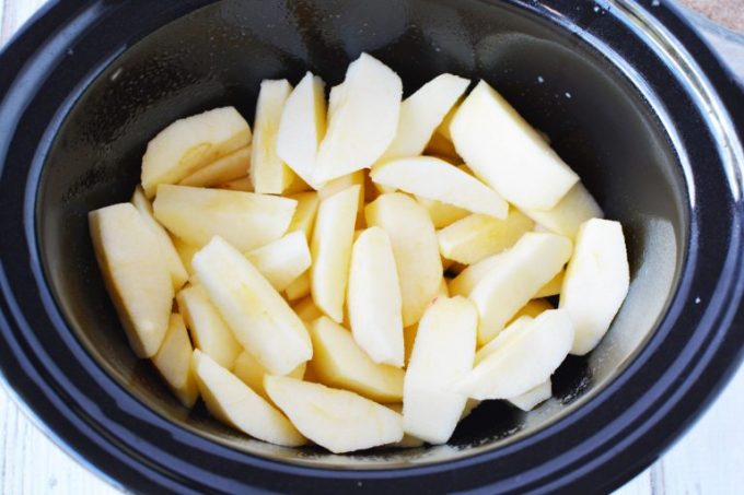 sliced and peeled apples in a crock pot