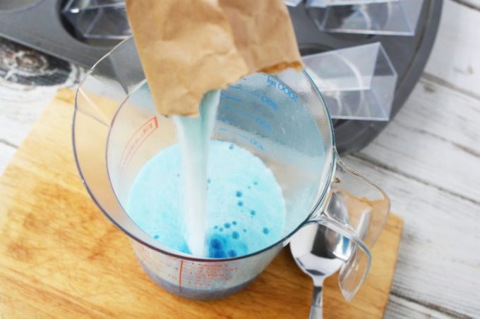 1 cup of boiling water and stir in 1 package of blue jello