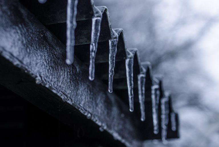 3 Reasons Not to Put Off Roof Repairs This Winter