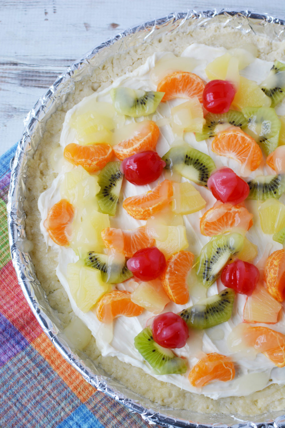 This Easy Fruit Pizza Recipe for Summertime is going to be a HIT at your next backyard barbecue or family dinner! 