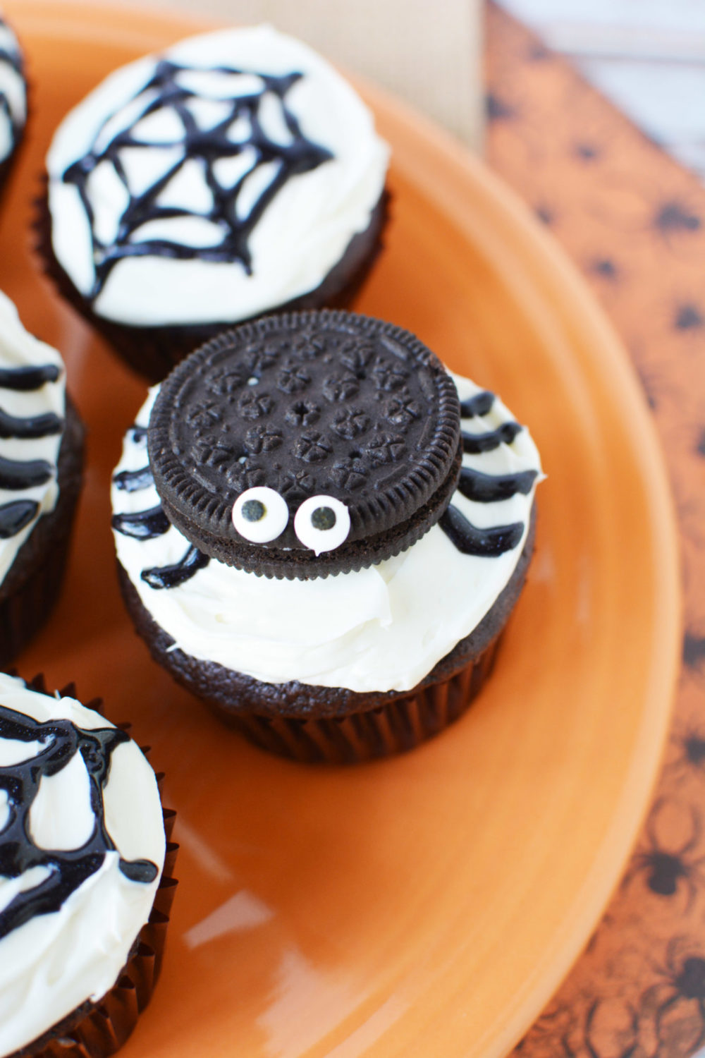 How to Make this Halloween Spider Cupcakes Recipe