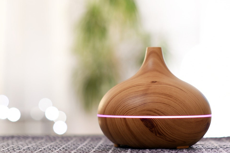6 Benefits of Using an Essential Oil Diffuser at Home