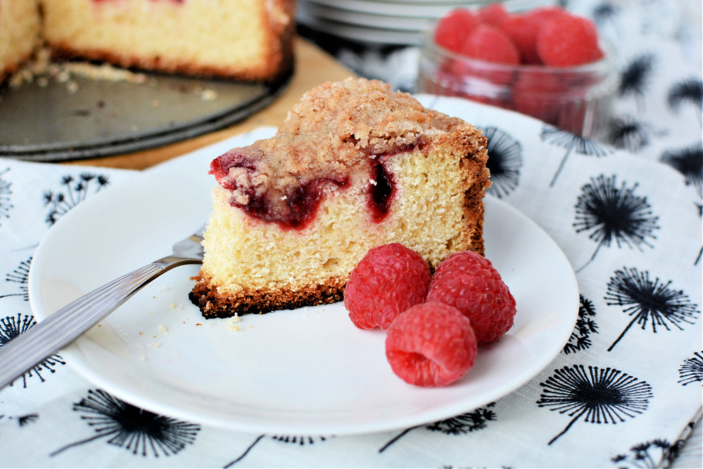 vanilla coffee cake filled with raspberries