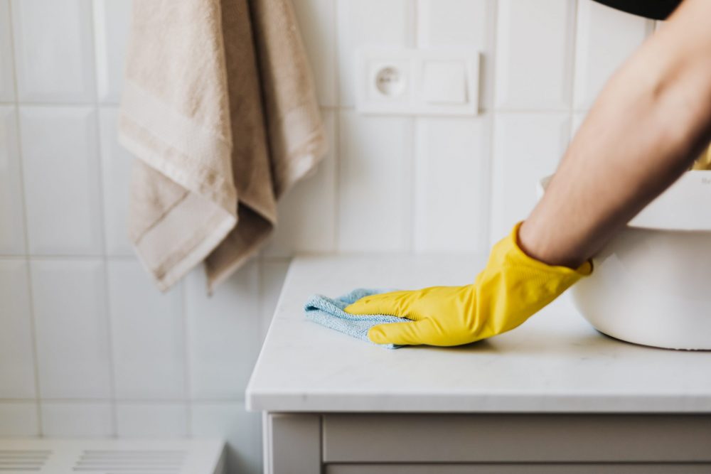 The Benefits and Drawbacks of Hiring Part-Time Maids