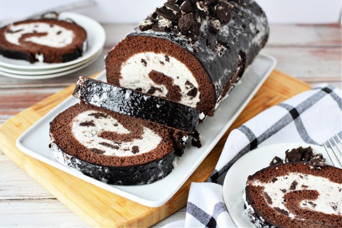 How to Make this Homemade Oreo Cookie Ice Cream Cake Roll Recipe