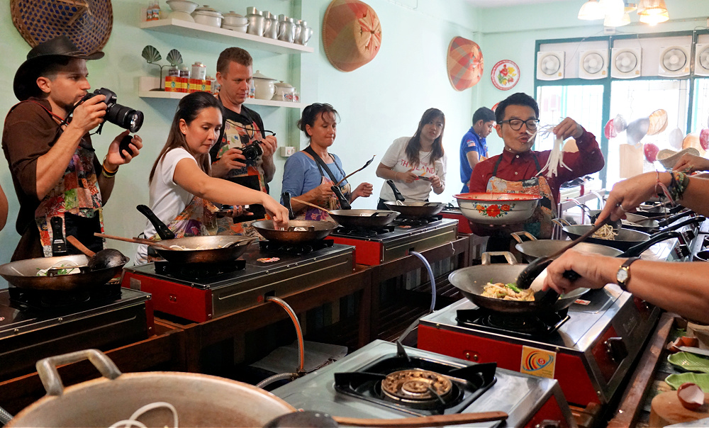 Give your friend the gift of an authentic cooking class