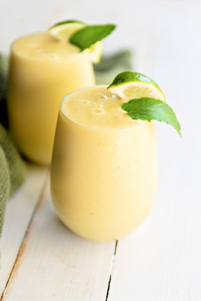 Vegan Mango Pineapple Smoothie 