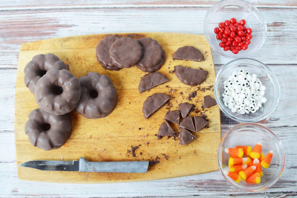 All the ingredients you need in order to make Halloween cat cookies 