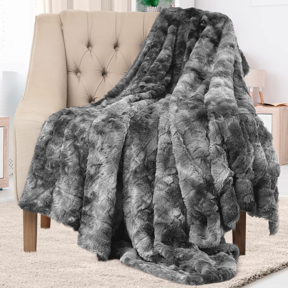Everlasting Comfort: Luxury Faux Fur Throw Blanket