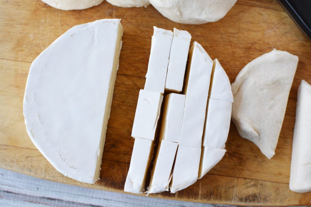 Slicing brie cheese 